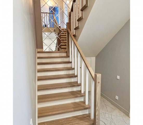 Лестница на металлокаркасе